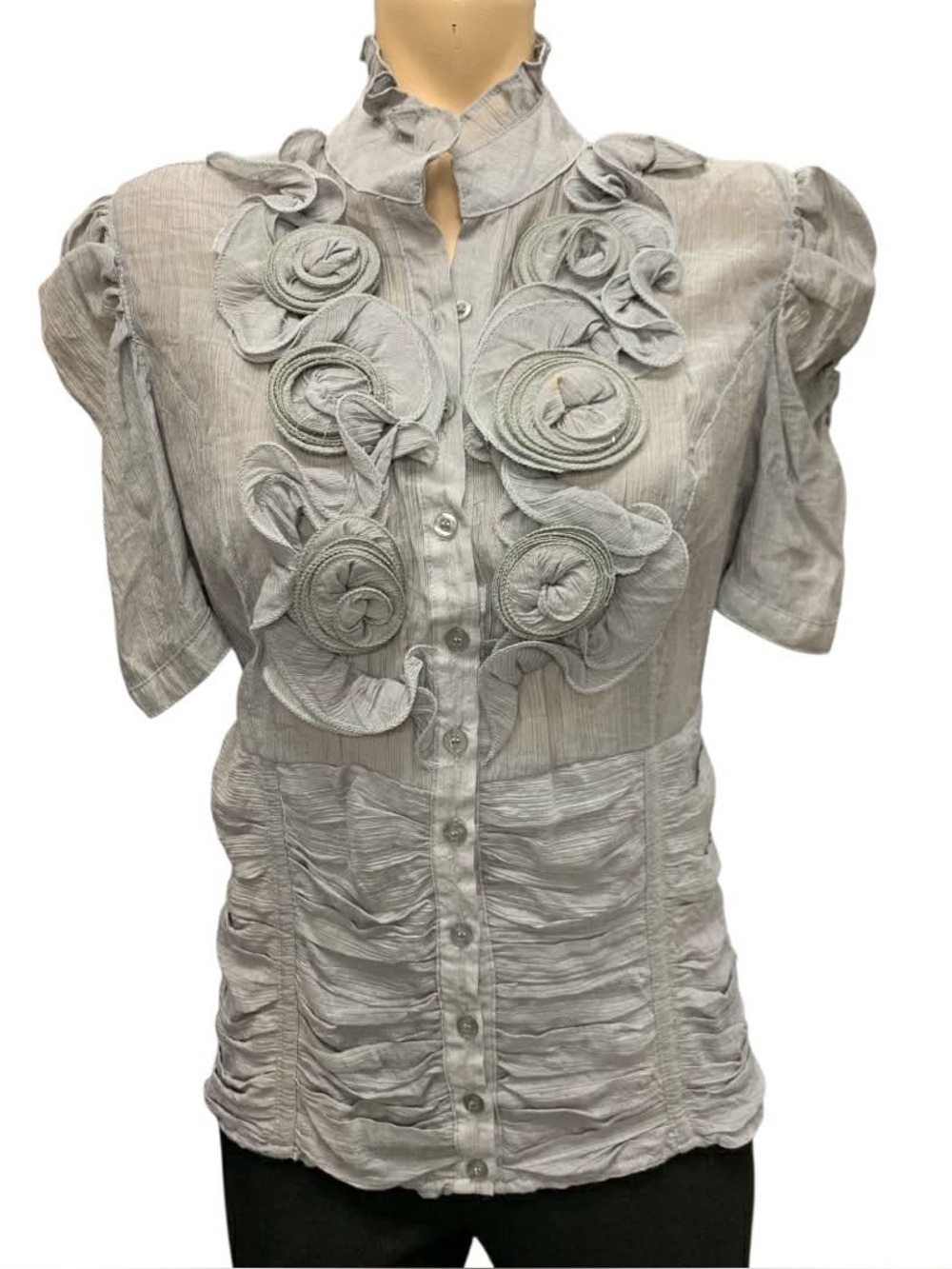 T3 Light Gray Floral Applique Ruffle Button-Down Top Size S